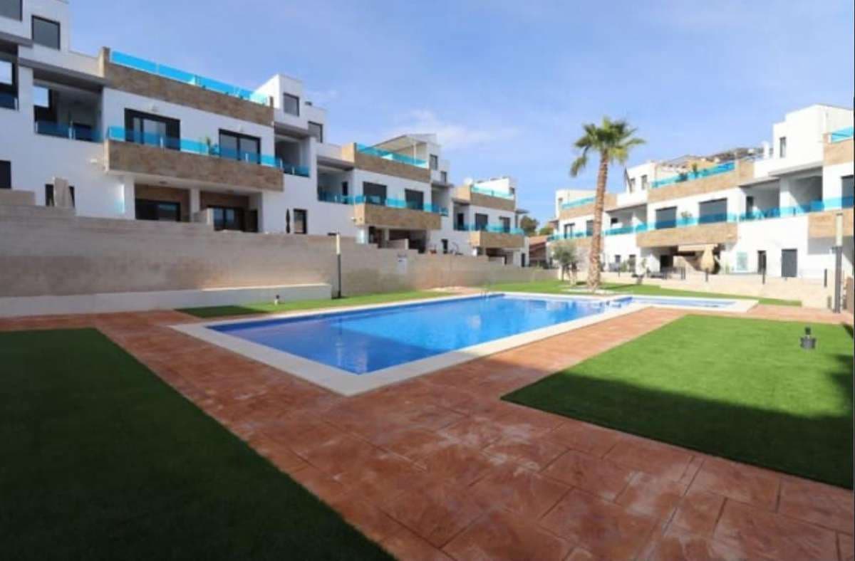 3 bedroom Townhouse for sale in Bigastro with garage - € 250,000 (Ref: 9672982)
