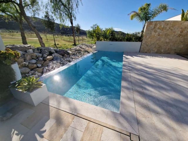 3 soveværelse Villa til salg i Monforte del Cid med swimmingpool - € 795.000 (Ref: 9672997)