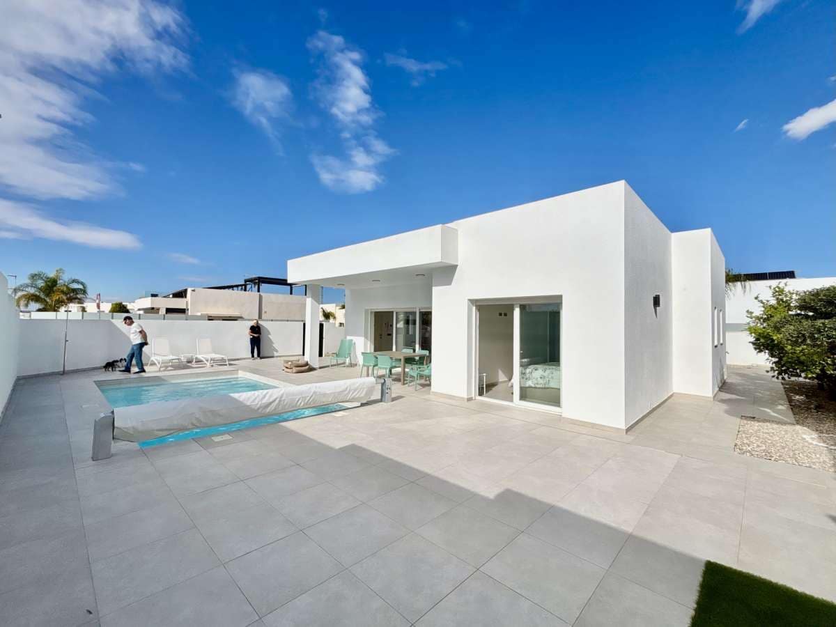 3 soveværelse Villa til salg i Benijofar med swimmingpool garage - € 569.500 (Ref: 9673474)