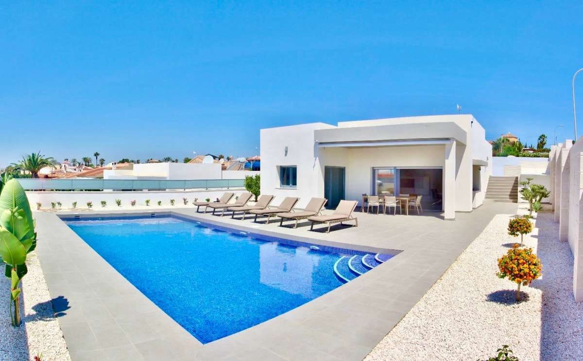 3 bedroom Villa for sale in Rafal with pool garage - € 415,000 (Ref: 9684146)
