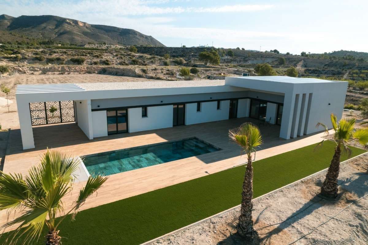 3 slaapkamer Villa te koop in Pinoso met zwembad - € 450.000 (Ref: 9684150)