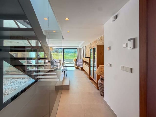 5 bedroom Villa for sale in Monforte del Cid with pool garage - € 790,000 (Ref: 9688636)