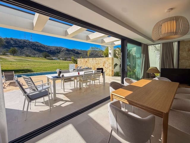 5 bedroom Villa for sale in Monforte del Cid with pool garage - € 790,000 (Ref: 9688636)