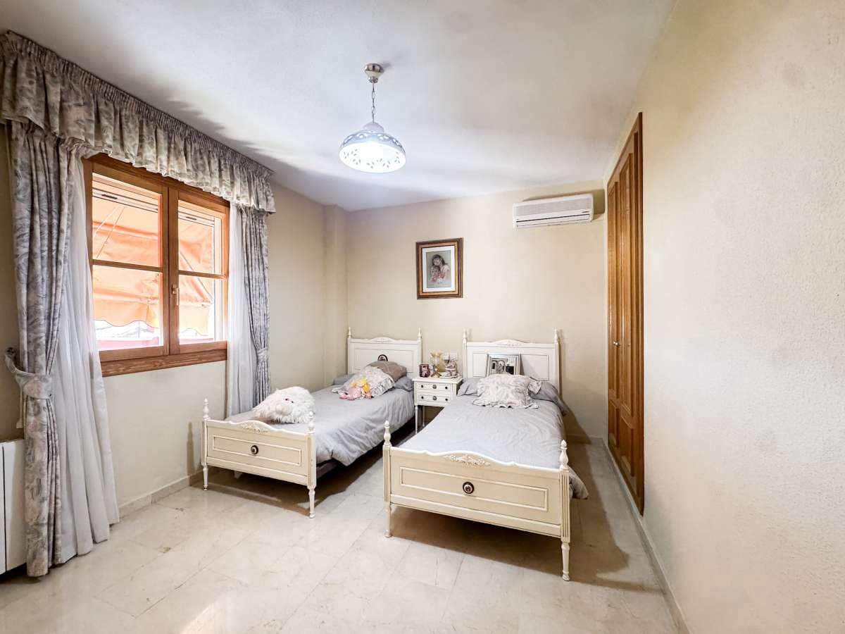 Chalet de 5 habitaciones en Muchamiel / Mutxamel en venta con piscina garaje - 595.000 € (Ref: 9720894)