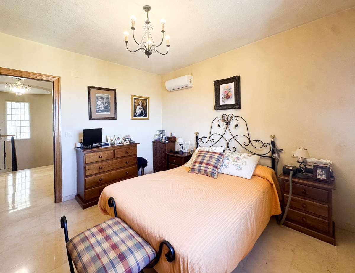 Chalet de 5 habitaciones en Muchamiel / Mutxamel en venta con piscina garaje - 595.000 € (Ref: 9720894)