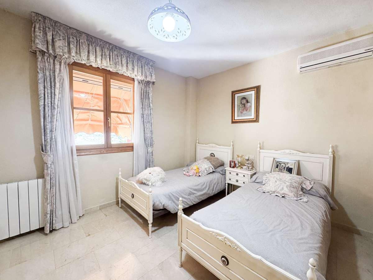 Chalet de 5 habitaciones en Muchamiel / Mutxamel en venta con piscina garaje - 595.000 € (Ref: 9720894)