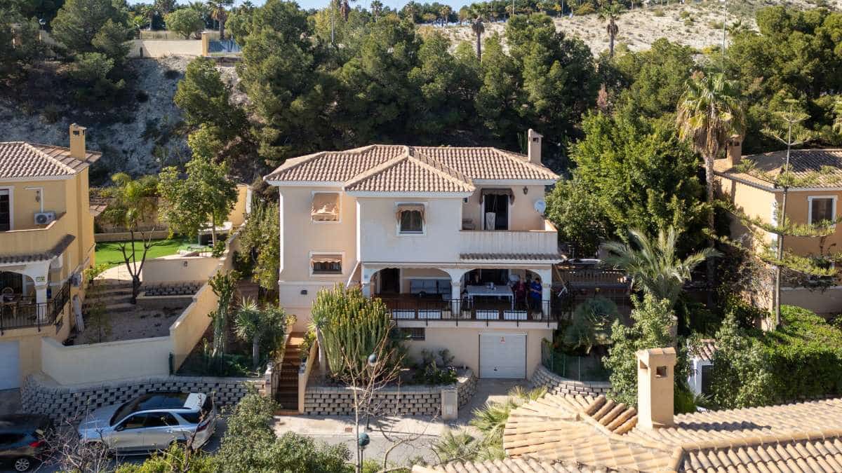 Chalet de 5 habitaciones en Muchamiel / Mutxamel en venta con piscina garaje - 595.000 € (Ref: 9720894)
