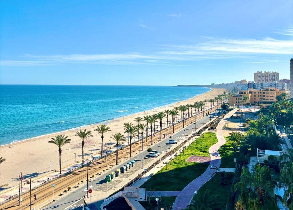 3 bedroom Apartment for sale in El Campello with pool - € 420,000 (Ref: 9726167)