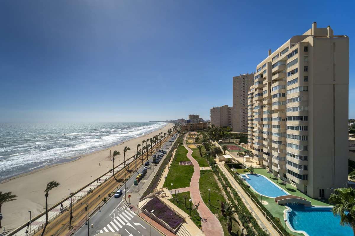 3 bedroom Apartment for sale in El Campello with pool - € 420,000 (Ref: 9726167)