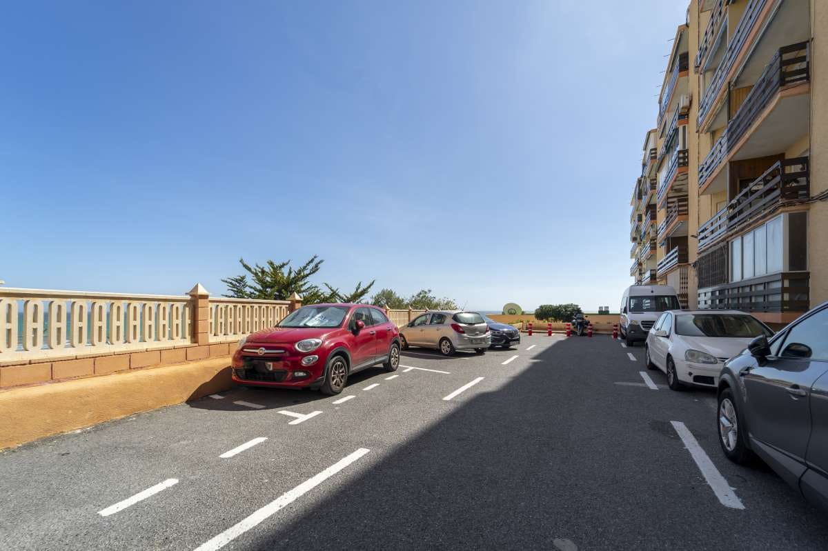 3 bedroom Apartment for sale in El Campello with pool - € 420,000 (Ref: 9726167)