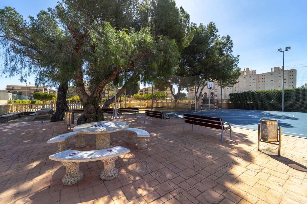 3 bedroom Apartment for sale in El Campello with pool - € 420,000 (Ref: 9726167)