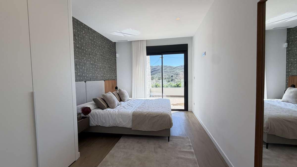 2 bedroom Apartment for sale in Monforte del Cid with garage - € 310,000 (Ref: 9734079)