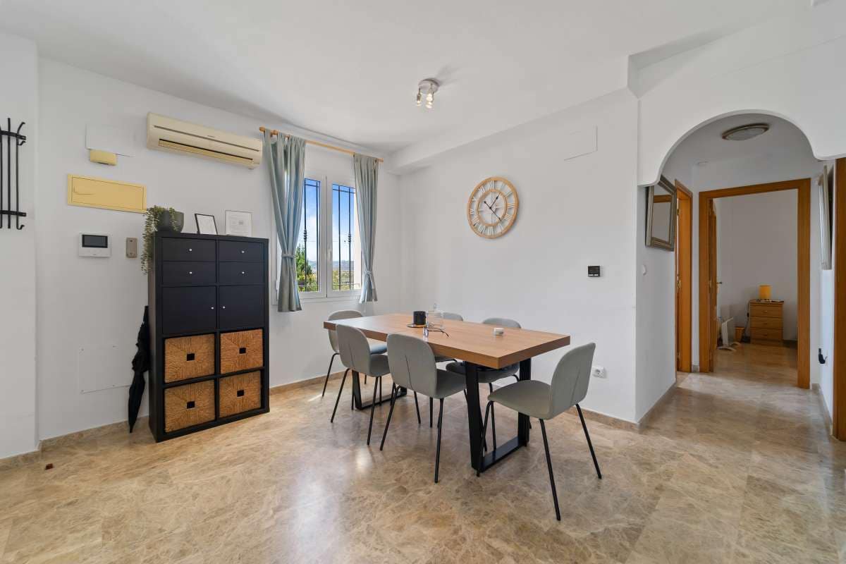 4 makuuhuone Huvila myytävänä paikassa Bonalba mukana uima-altaan 
autotalli - 465 000 € (Ref: 9751110)