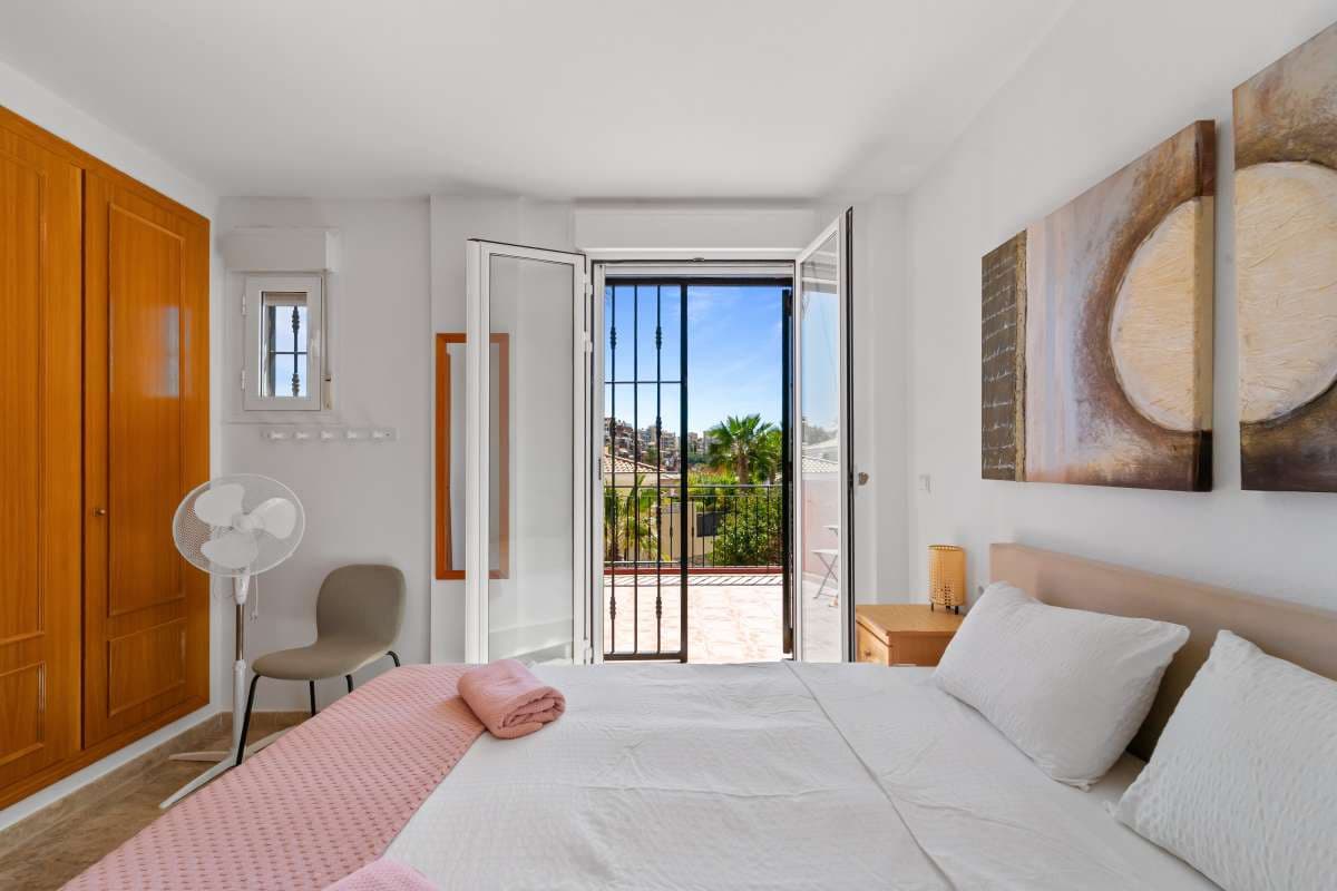 4 makuuhuone Huvila myytävänä paikassa Bonalba mukana uima-altaan 
autotalli - 465 000 € (Ref: 9751110)