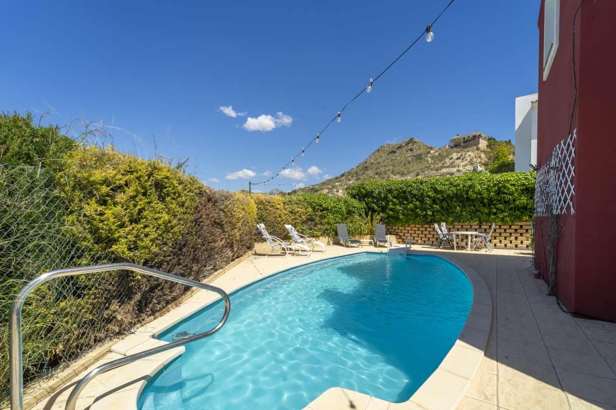 4 makuuhuone Huvila myytävänä paikassa Bonalba mukana uima-altaan 
autotalli - 465 000 € (Ref: 9751110)