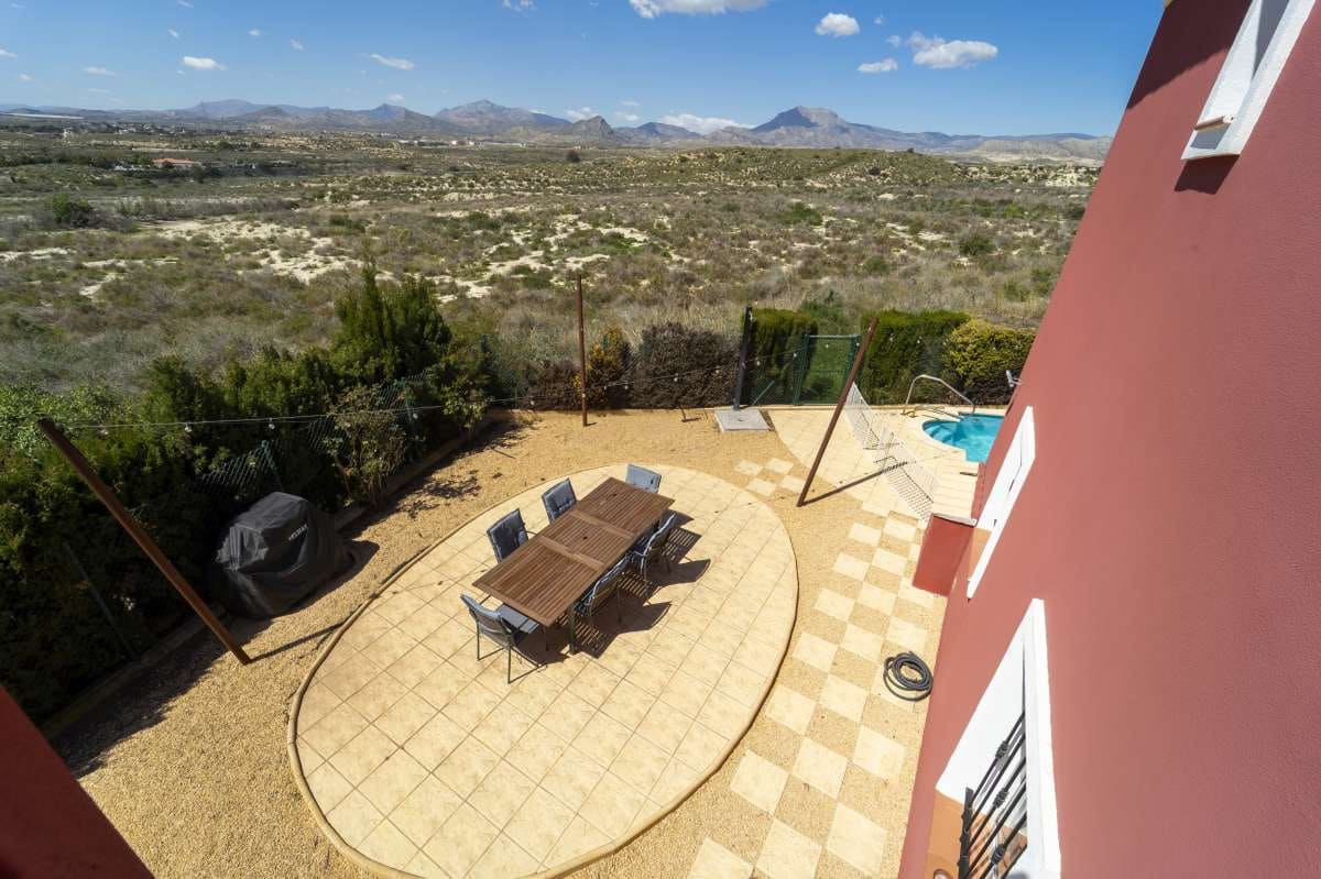 4 makuuhuone Huvila myytävänä paikassa Bonalba mukana uima-altaan 
autotalli - 465 000 € (Ref: 9751110)