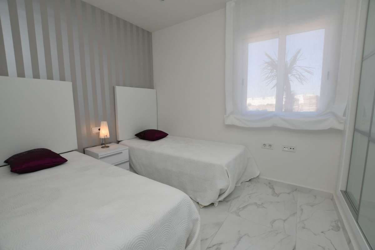 2 bedroom Bungalow for sale in San Miguel de Salinas with garage - € 243,800 (Ref: 9751237)