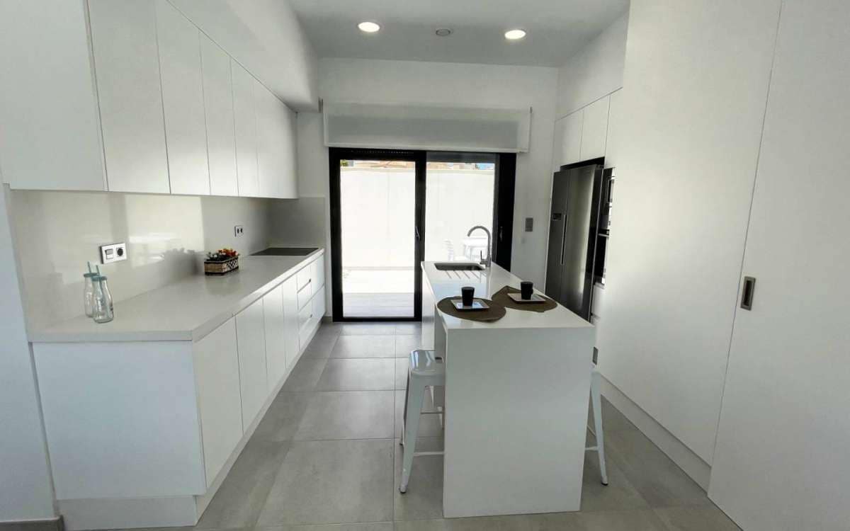 Chalet de 3 habitaciones en Pilar de la Horadada en venta con piscina - 431.560 € (Ref: 9751389)