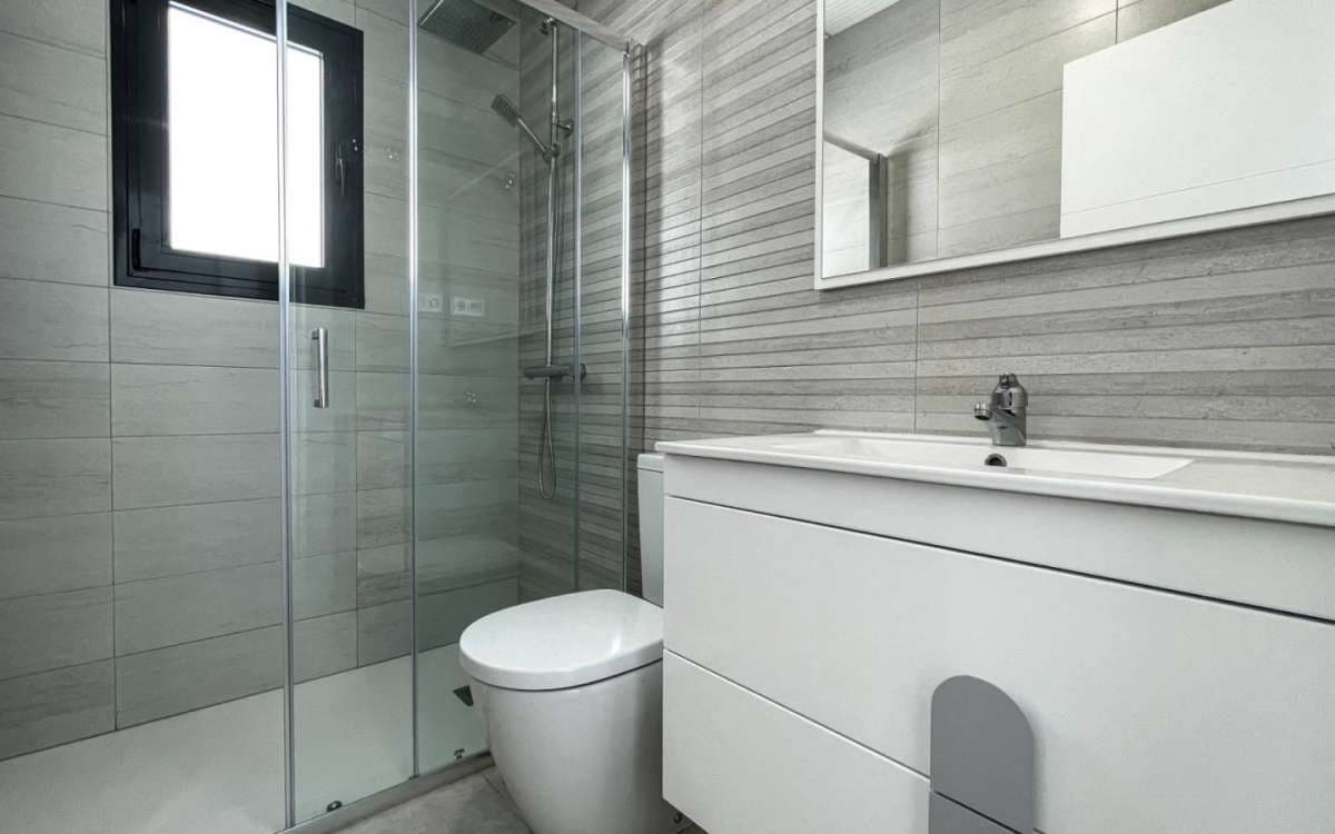 Chalet de 3 habitaciones en Pilar de la Horadada en venta con piscina - 431.560 € (Ref: 9751389)