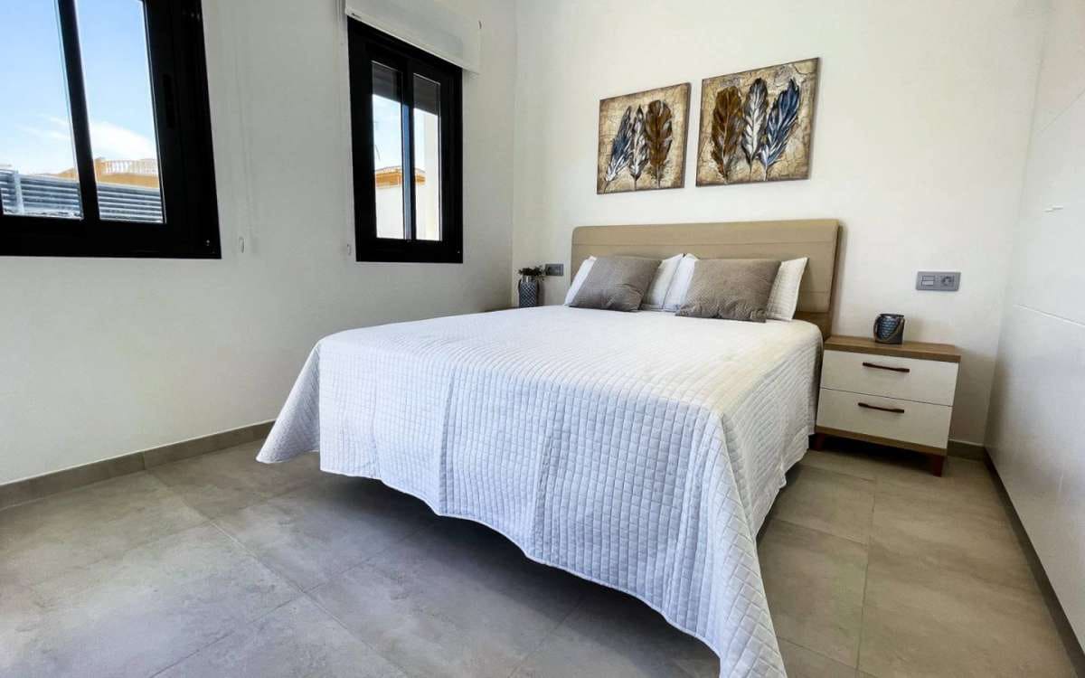Chalet de 3 habitaciones en Pilar de la Horadada en venta con piscina - 431.560 € (Ref: 9751389)