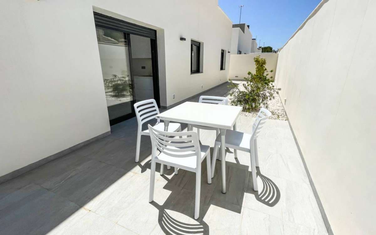 Chalet de 3 habitaciones en Pilar de la Horadada en venta con piscina - 431.560 € (Ref: 9751389)