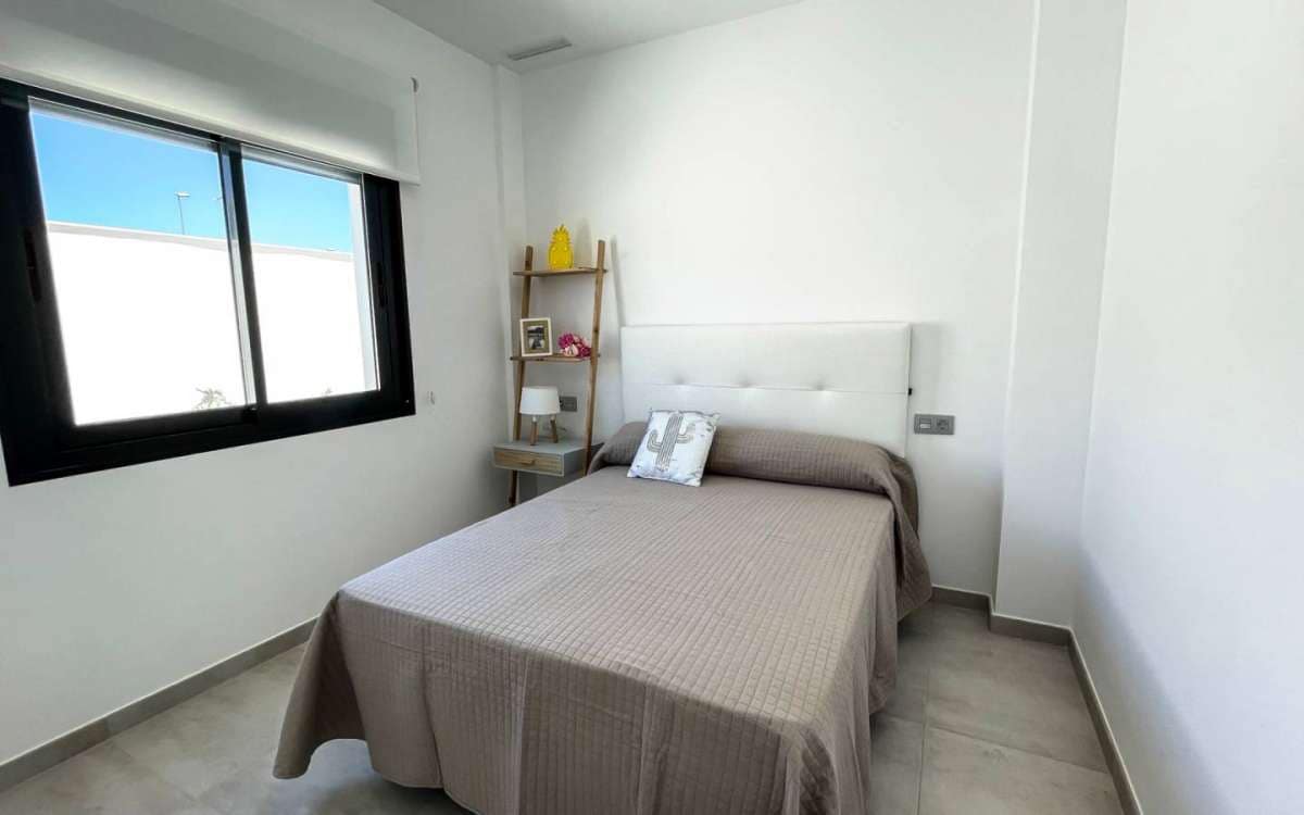 Chalet de 3 habitaciones en Pilar de la Horadada en venta con piscina - 431.560 € (Ref: 9751389)