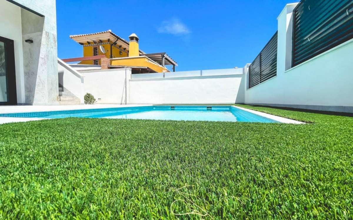 Chalet de 3 habitaciones en Pilar de la Horadada en venta con piscina - 431.560 € (Ref: 9751389)