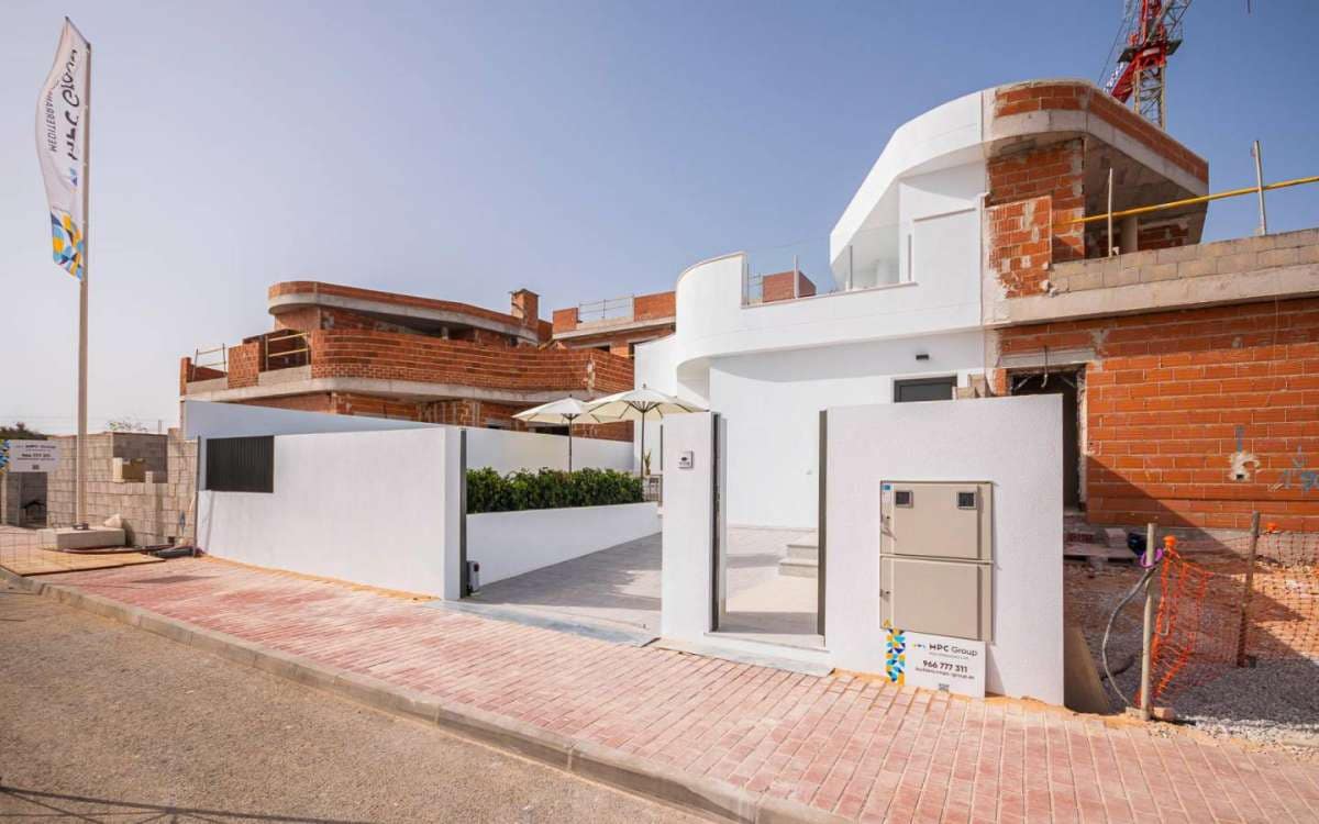 3 chambre Villa/Maison à vendre à Torrevieja avec piscine garage - 414 000 € (Ref: 9751402)