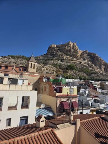 Townhouse for sale in Casco Antiguo - Sant Cruz - Ayuntamiento, Alicante / Alacant city - € 699,000 (Ref: 9818644)