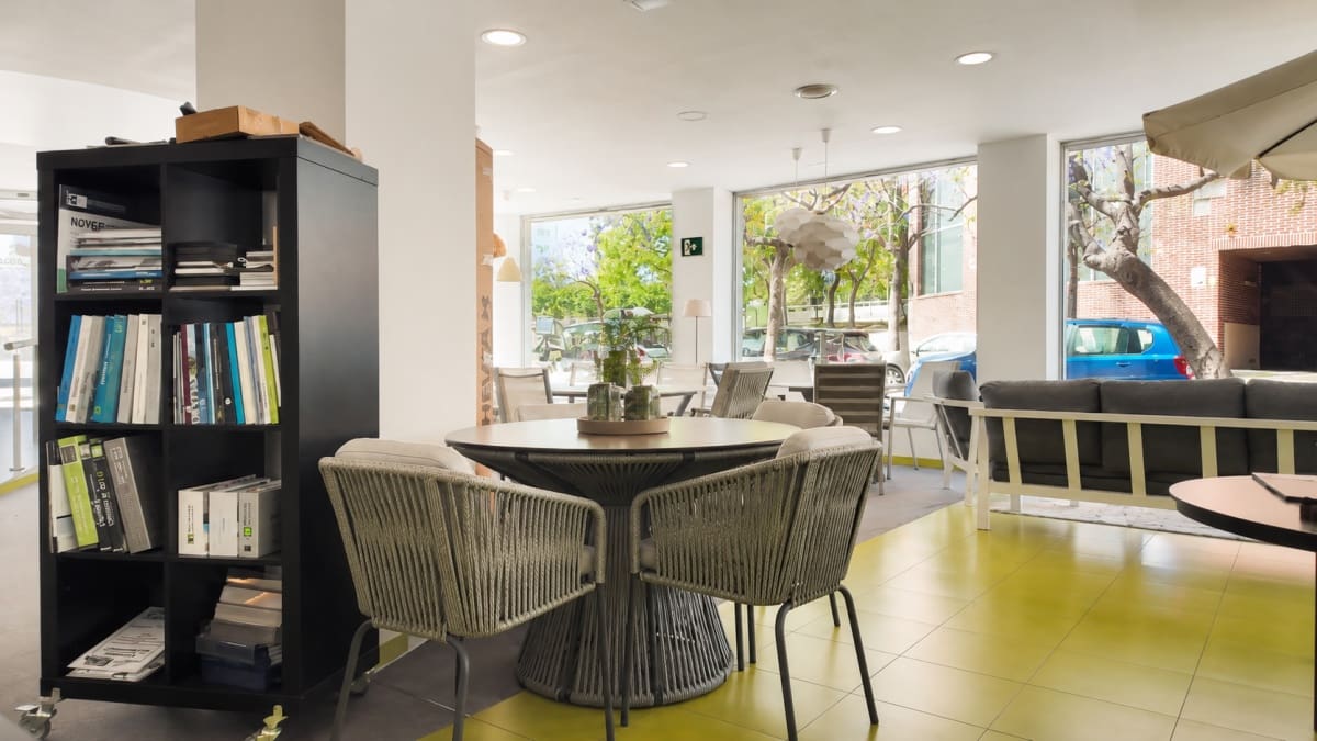 Komercyjne na sprzedaż w Miasto Alicante / Alacant - 950 000 € (Ref: 9891416)