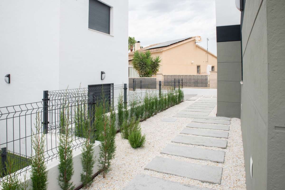 3 bedroom Villa for sale in Busot with pool garage - € 409,000 (Ref: 9906640)