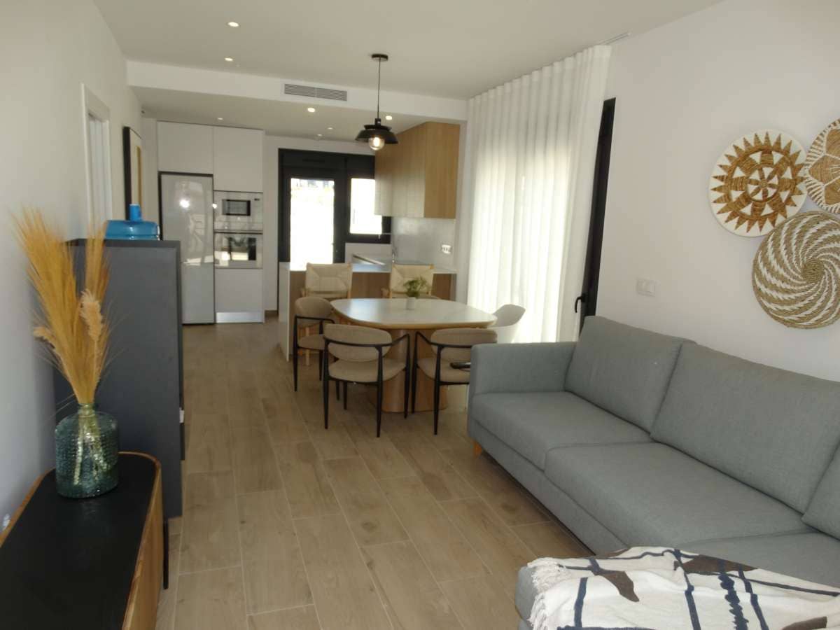 2 makuuhuone Bungalow myytävänä paikassa Pilar de la Horadada mukana uima-altaan 
autotalli - 265 000 € (Ref: 9914181)