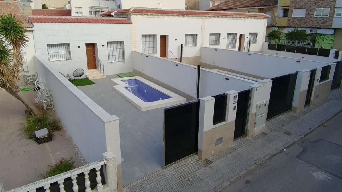 3 soverom Kjedet enebolig til salgs i San Javier med svømmebasseng garasje - € 270 000 (Ref: 9914251)