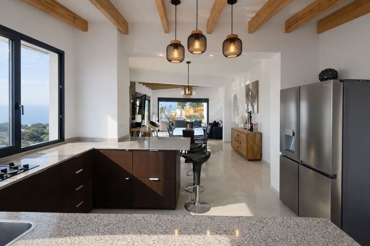 Chalet de 3 habitaciones en El Campello en venta con piscina garaje - 895.000 € (Ref: 9914291)