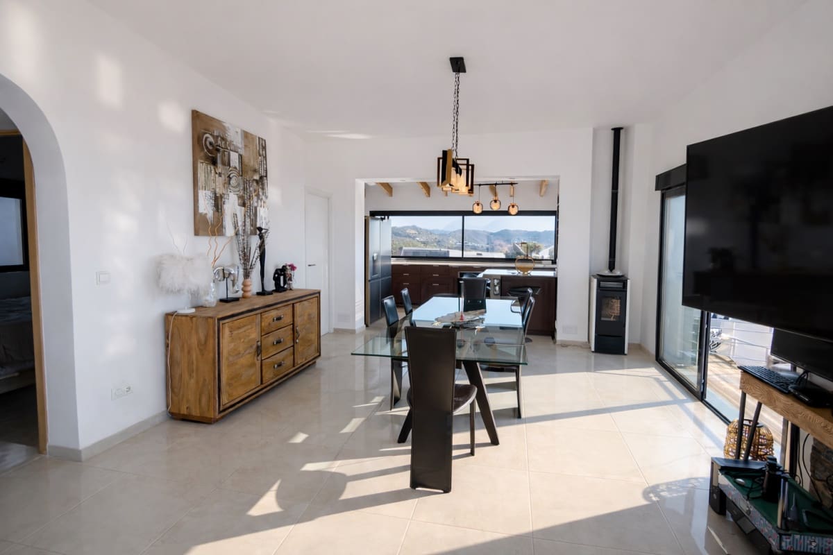 Chalet de 3 habitaciones en El Campello en venta con piscina garaje - 895.000 € (Ref: 9914291)