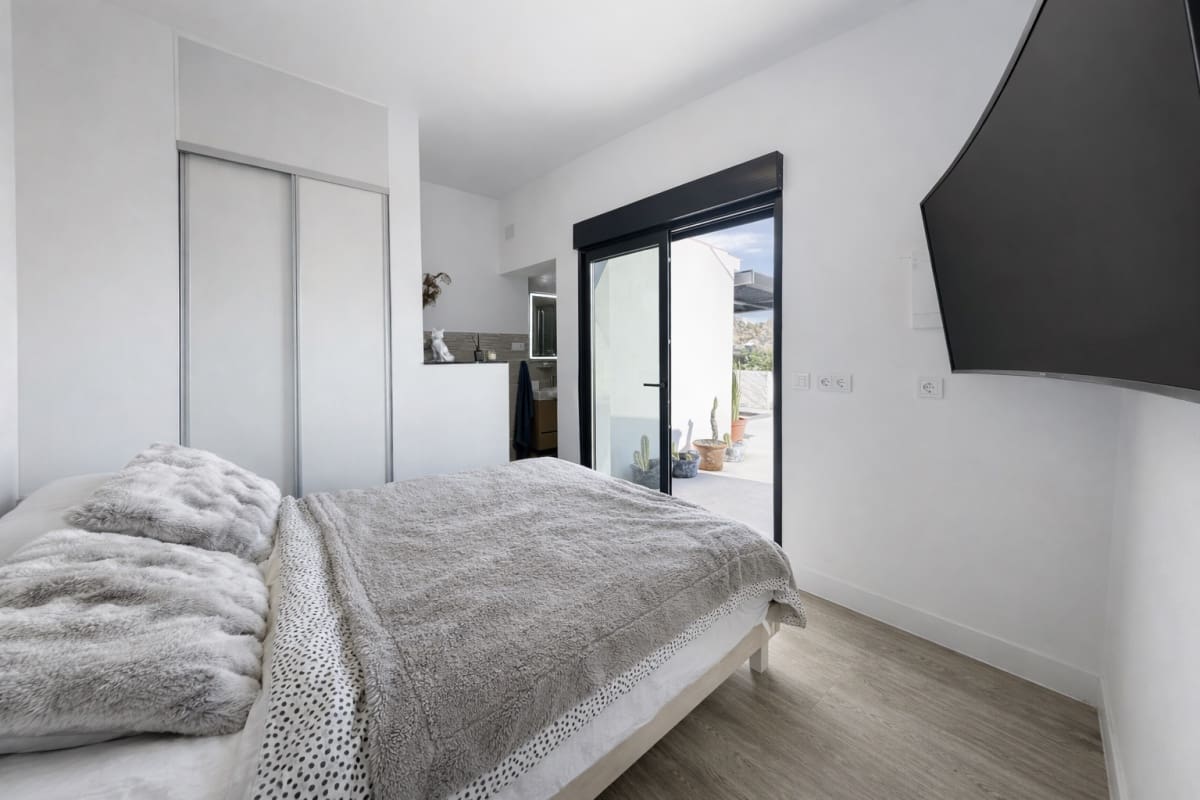 Chalet de 3 habitaciones en El Campello en venta con piscina garaje - 895.000 € (Ref: 9914291)
