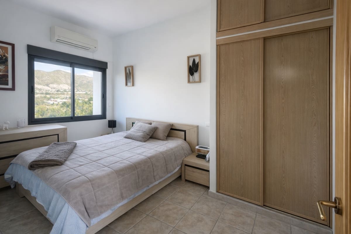 Chalet de 3 habitaciones en El Campello en venta con piscina garaje - 895.000 € (Ref: 9914291)