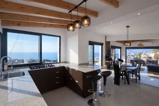 Chalet de 3 habitaciones en Coveta Fuma, El Campello en venta con piscina garaje - 895.000 € (Ref: 9914291)