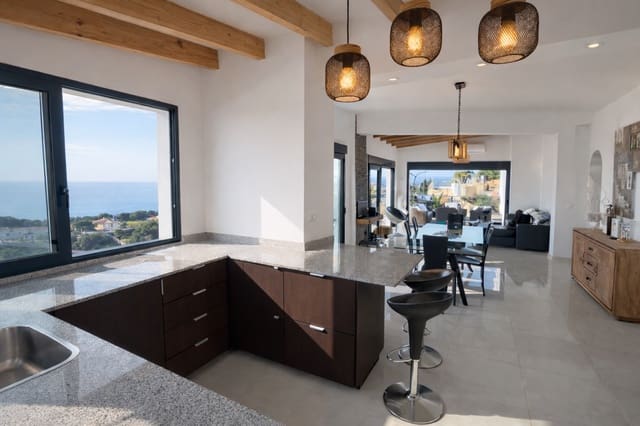 Chalet de 3 habitaciones en Coveta Fuma, El Campello en venta con piscina garaje - 895.000 € (Ref: 9914291)