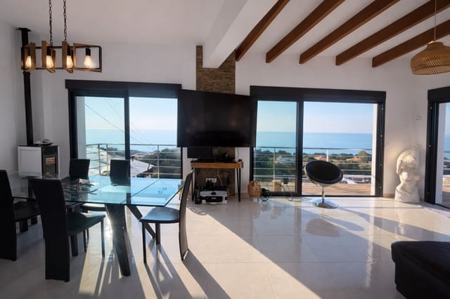 Chalet de 3 habitaciones en Coveta Fuma, El Campello en venta con piscina garaje - 895.000 € (Ref: 9914291)