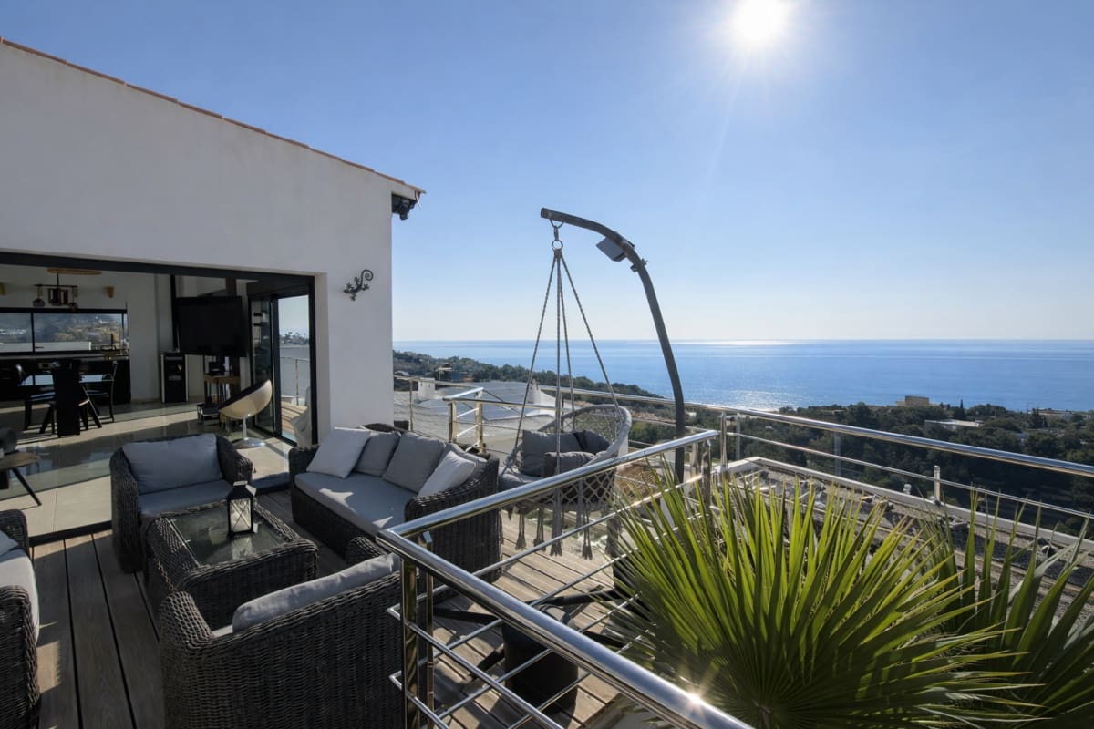 Chalet de 3 habitaciones en El Campello en venta con piscina garaje - 895.000 € (Ref: 9914291)