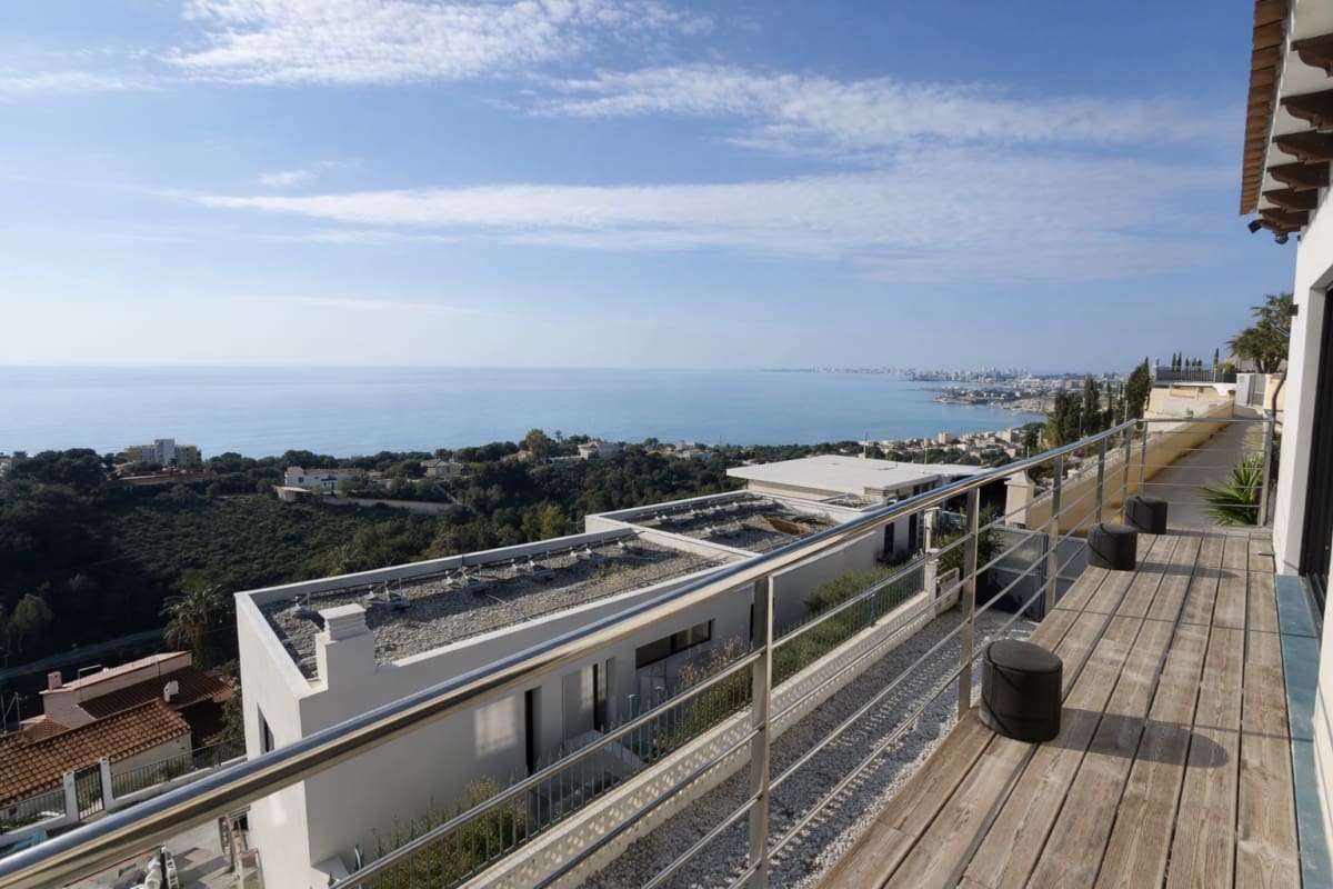 Chalet de 3 habitaciones en El Campello en venta con piscina garaje - 895.000 € (Ref: 9914291)
