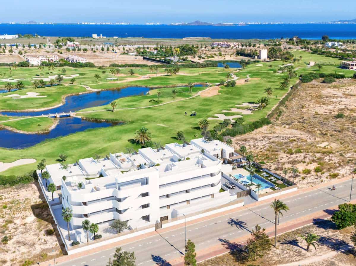 2 bedroom Apartment for sale in Los Alcazares with pool garage - € 279,000 (Ref: 9914349)