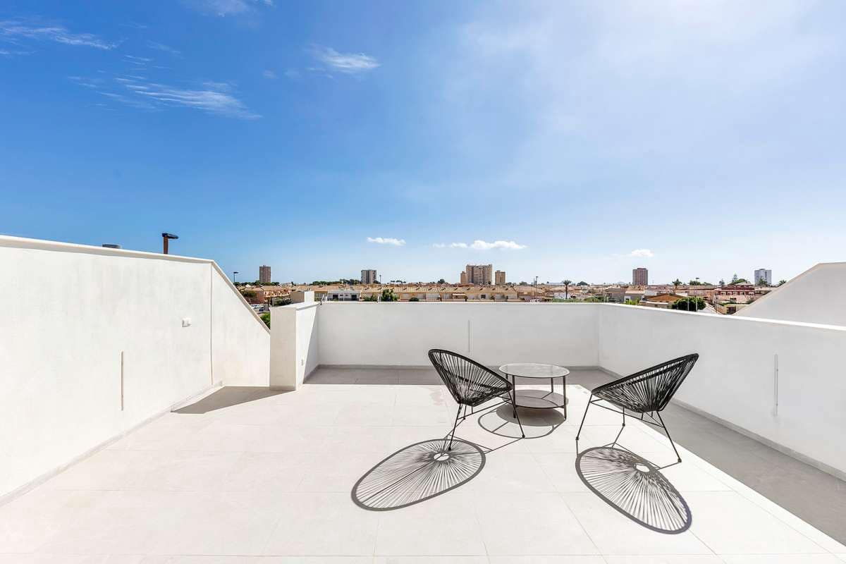 3 soverom Villa til salgs i Los Alcazares med svømmebasseng garasje - € 429 000 (Ref: 9914448)