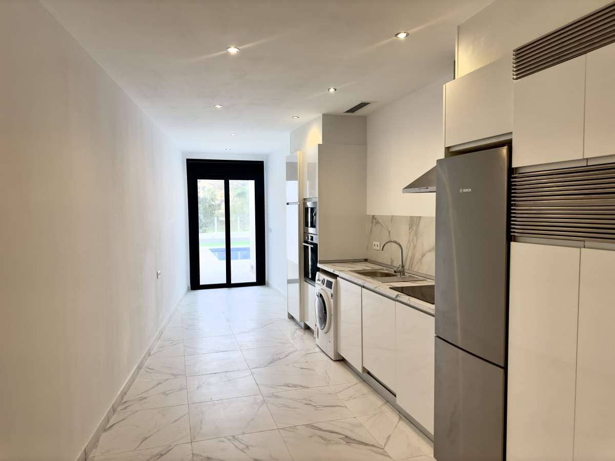 4 bedroom Villa for sale in Ciudad Quesada with pool garage - € 834,000 (Ref: 9914468)