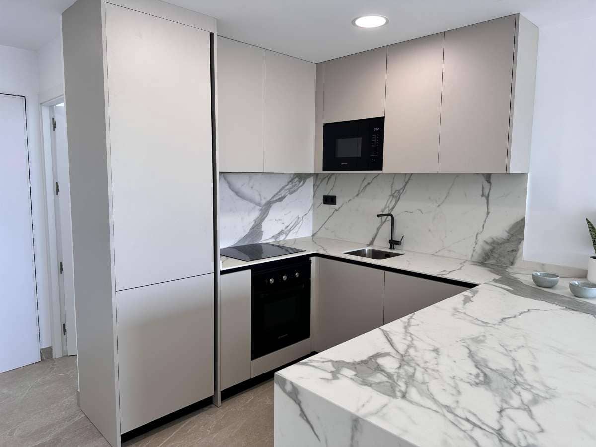 3 sypialnia Apartament na sprzedaż w Los Alcazares z basenem garażem - 408 000 € (Ref: 9914505)