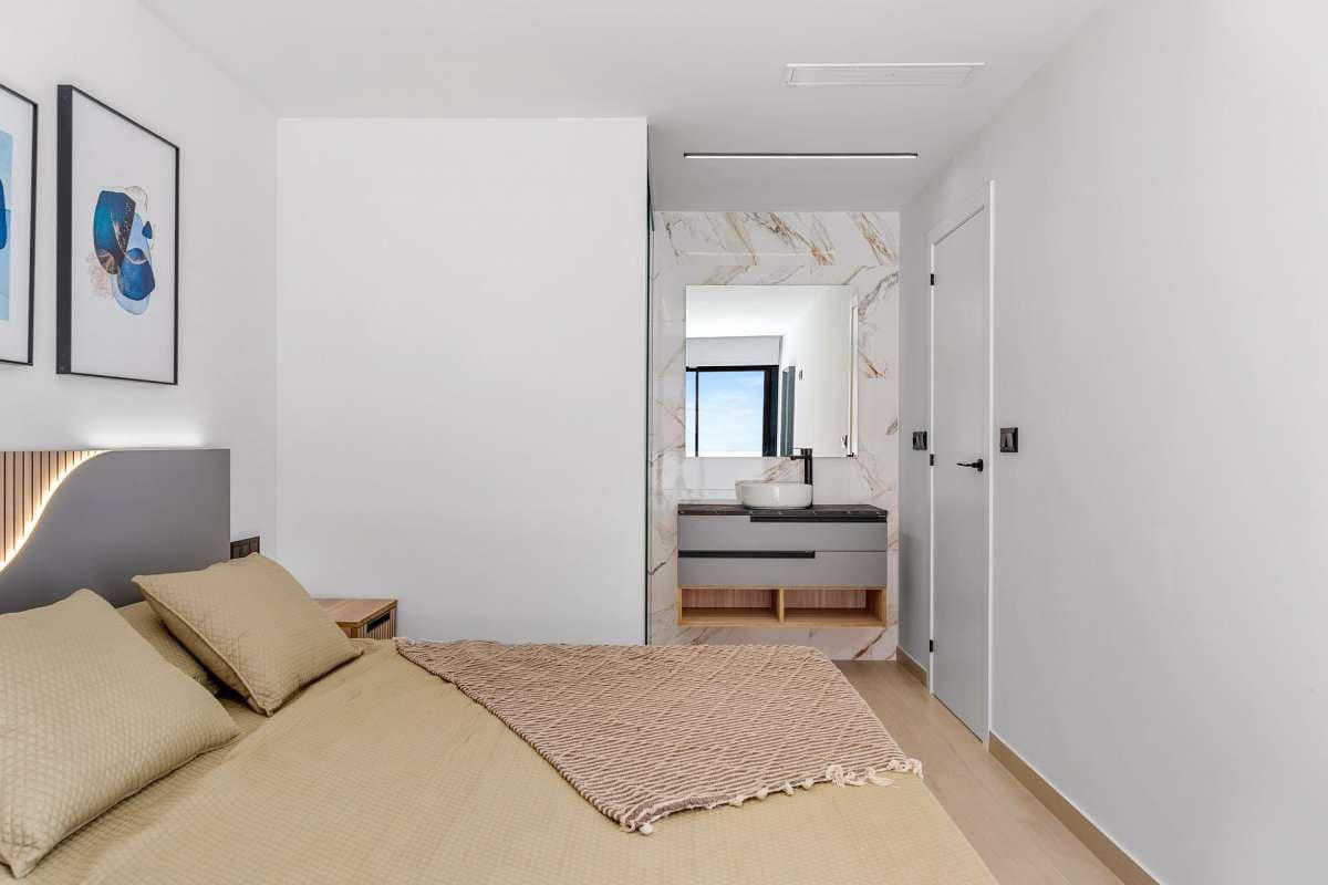 2 bedroom Apartment for sale in Guardamar del Segura with pool garage - € 251,000 (Ref: 9916329)