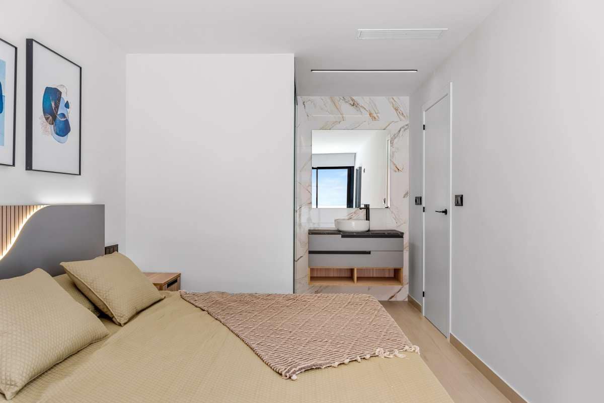 Apartamento de 3 habitaciones en Guardamar del Segura en venta con piscina garaje - 241.000 € (Ref: 9916331)