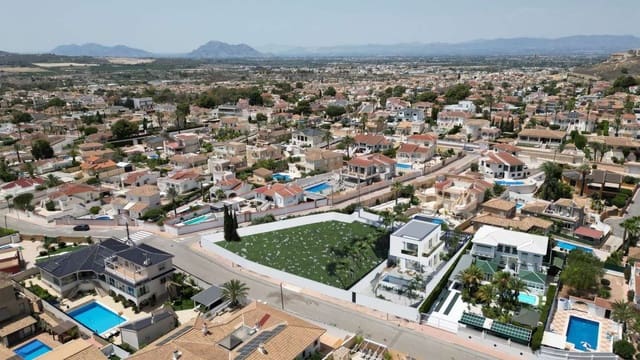 3 sypialnia Willa na sprzedaż w Ciudad Quesada, Rojales z basenem garażem - 1 215 000 € (Ref: 9938748)