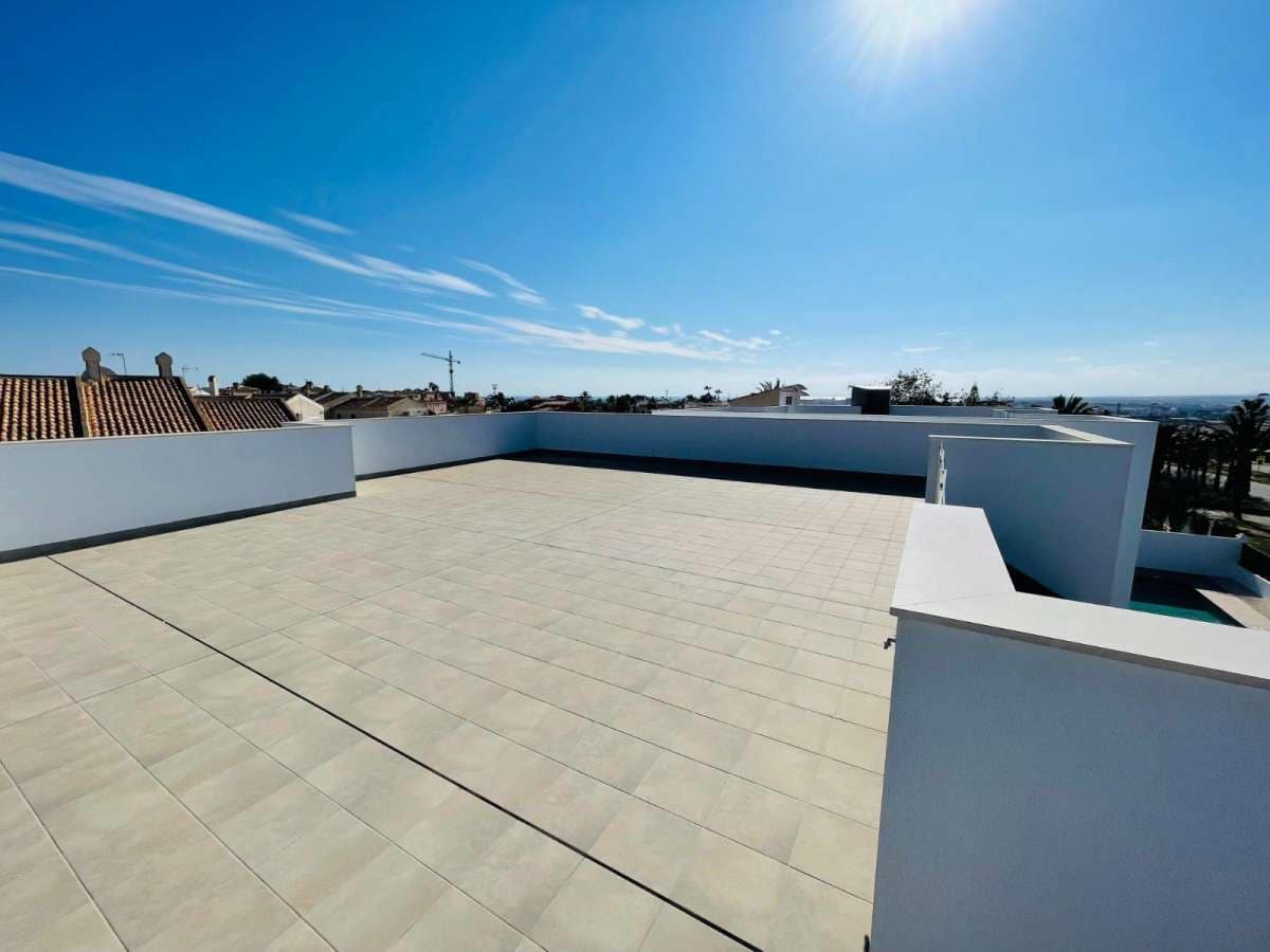 5 bedroom Penthouse for sale in Torrevieja with pool garage - € 1,200,000 (Ref: 9940915)